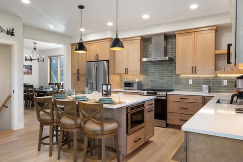 Expansive fully equipped kitchen
