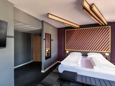 Premium Double Room | Desk, blackout drapes, soundproofing, free WiFi