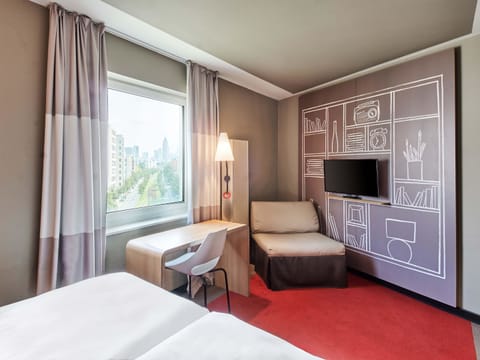 Double Room | Desk, blackout drapes, soundproofing, free WiFi