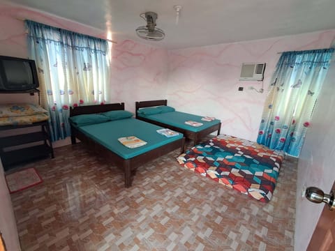 Basic Twin Room, Balcony | Bed sheets