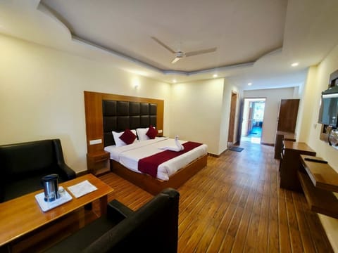 Deluxe Room | Rollaway beds (surcharge), bed sheets