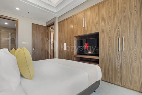 Apartment, 2 Bedrooms, City View | Desk, laptop workspace, iron/ironing board, WiFi (free)