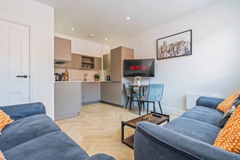 Settle into a bright, stylish city base where the open plan living space brings cooking, dining and relaxing together after busy days exploring or working in Birmingham.