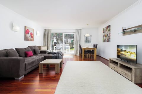 Book a vacation apartment in Kitzbühel with modern living area, garden view, quality interiors, parking and central location near the ski lift.
