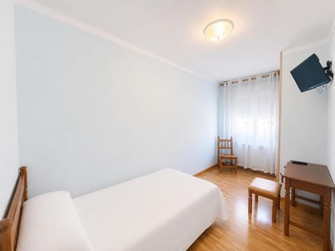 Classic Single Room | Desk, WiFi (free)