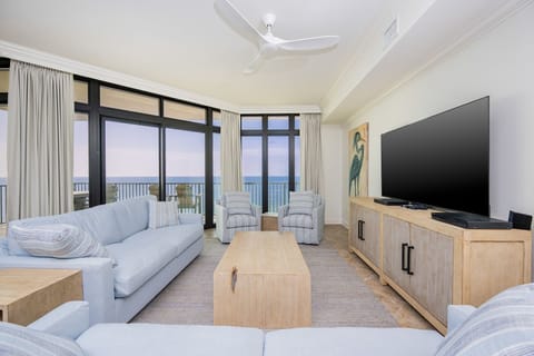 Condo, 3 Bedrooms | Living area
