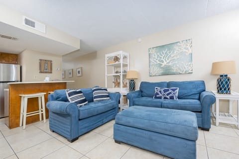 Condo, 2 Bedrooms | Living area
