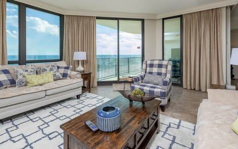 Condo, 2 Bedrooms | Living area