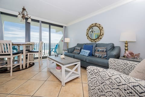 Condo, 2 Bedrooms | Living area
