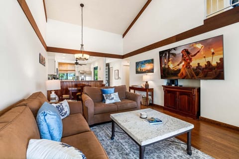 Condo, Multiple Beds, Ocean View (Country Club Villas 321) | Living area