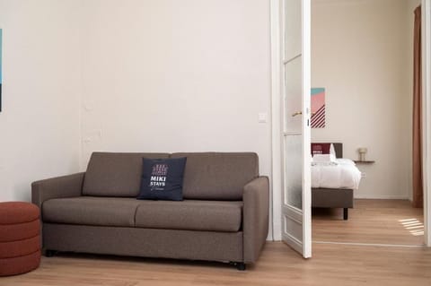 Deluxe Studio | Living area | Flat-screen TV