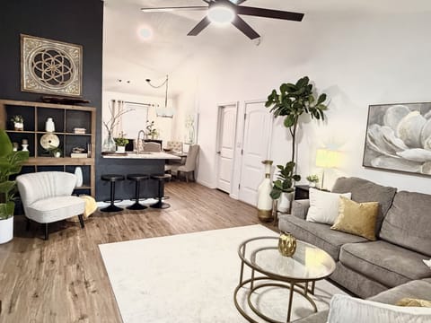  Living Room: Open living area with comfortable seating. 