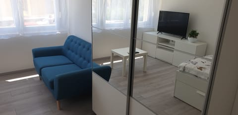 Dislocated Room (Annex Building) | Premium bedding, down comforters, pillowtop beds, in-room safe