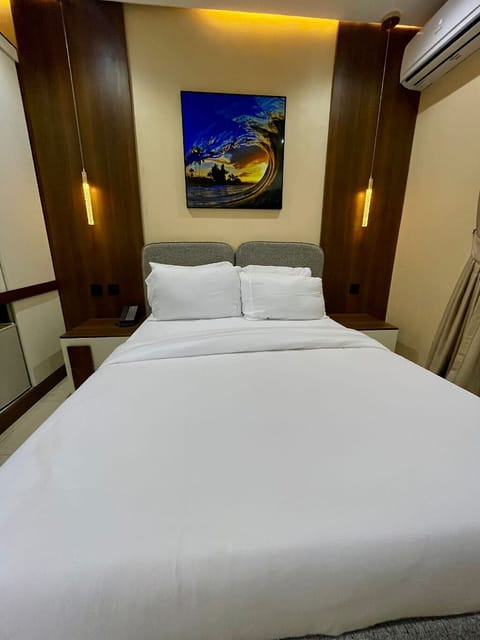 Classic Room | Desk, laptop workspace, WiFi (free)
