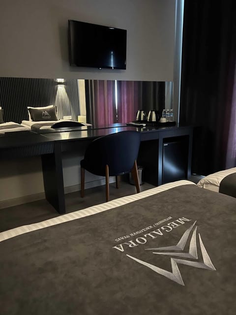 Standard Twin Room, Valley View | Desk, laptop workspace, WiFi (free)