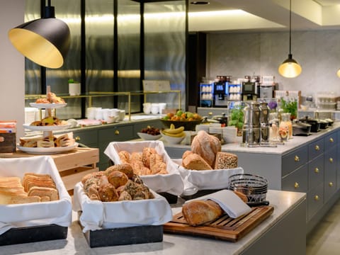 Daily buffet breakfast for a fee