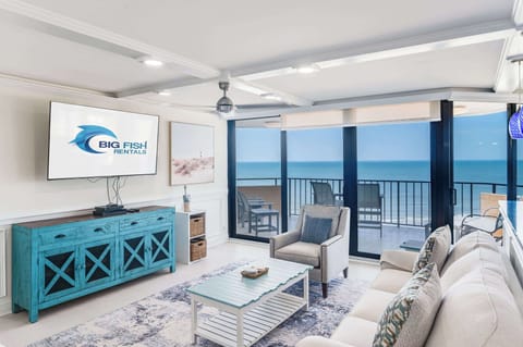 Bright Living Space with Relaxing Views 🌊
