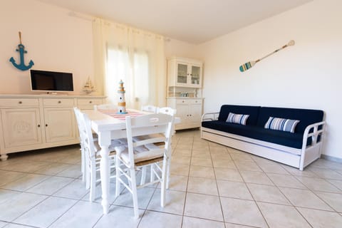 House, 2 Bedrooms, Patio | Living area | 32-inch LCD TV with digital channels, TV