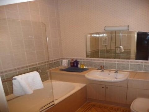 Standard Double Room, Ensuite | Bathroom