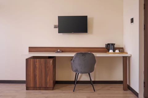 Junior Twin Room, Balcony, City View | Interior