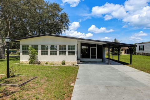 Lady Lake Vacation Rental | 2BR | 2BA | 1,350 Sq Ft