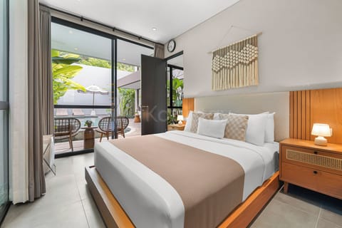 Villa, 5 Bedrooms, Pool View | Desk, laptop workspace, iron/ironing board, WiFi (free)
