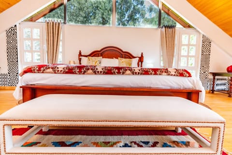 Luxury Suite, Balcony, Garden View | WiFi (free)