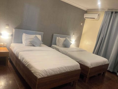 Deluxe Double or Twin Room, City View | Desk, iron/ironing board, WiFi (free)