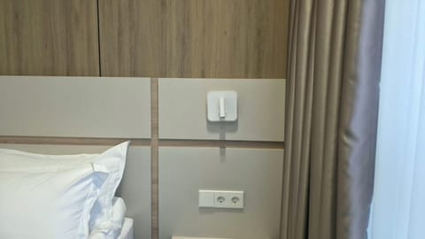 Standard Twin Room, Lake View | In-room safe, WiFi (free)
