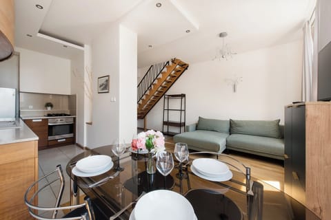 Apartment (21) | Living area | 30-inch flat-screen TV with digital channels