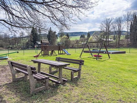 Tree, Grass, Outdoor Bench, Public Space, Plain, Bench, Park, Lawn, Garden, Picnic Table