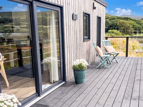 Wood, Wood Flooring, Hardwood, Flooring, Deck, Plank, Floor, Wood Stain, Boardwalk, Balcony