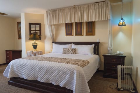 Junior Suite | Down comforters, WiFi (free), bed sheets