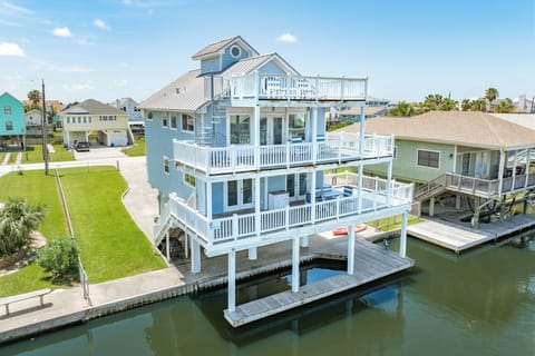 Discovery Bayhouse