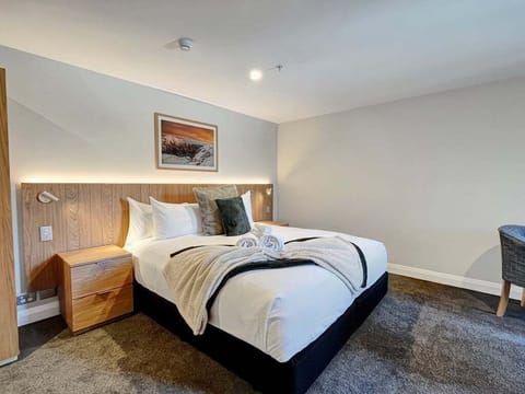 Spacious studio featuring a plush king bed and a relaxing atmosphere.