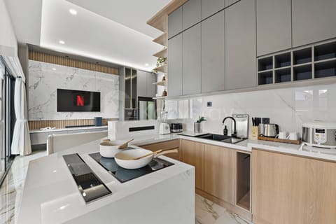 Villa, 3 Bedrooms, City View | Private kitchen | Full-size fridge, microwave, oven, stovetop