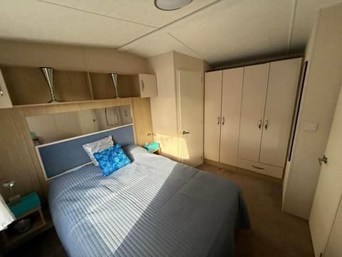 2 bedrooms, WiFi (free), bed sheets