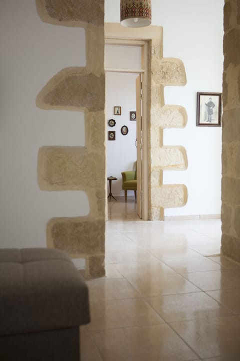 House, 1 Bedroom | Living area | Flat-screen TV