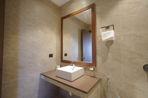 Shower, towels