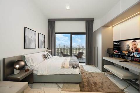 Apartment, Balcony, City View | Iron/ironing board, WiFi (free)