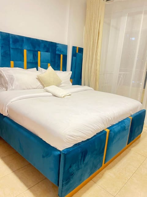Classic Apartment, Balcony, City View | Desk, laptop workspace, iron/ironing board, WiFi (free)