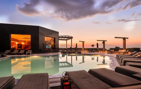 Seasonal outdoor pool, pool umbrellas, sun loungers