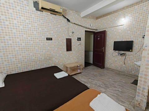 Junior Double Room, City View | Desk, laptop workspace, WiFi (free)