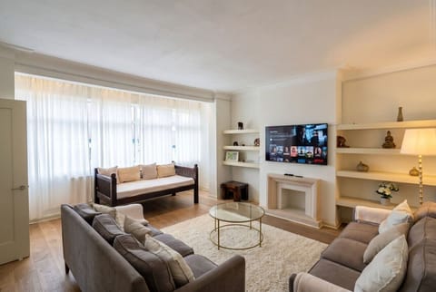 Spacious lounge with big-screen Netflix, perfect for relaxed evenings in.