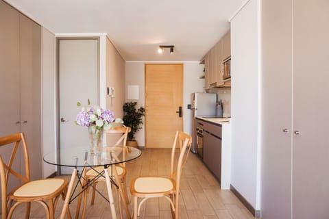 Studio, 1 Queen Bed, Pets Allowed | Dining