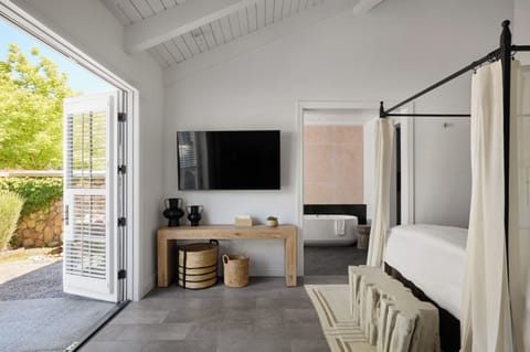 Yountville Suite, Newly Renovated | Frette Italian sheets, hypo-allergenic bedding, down comforters