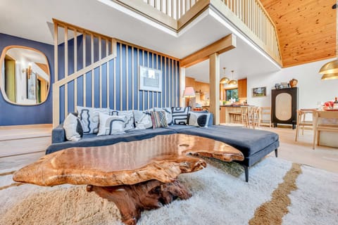 Living room: Remote-controlled gas fireplace, Nest thermostat
