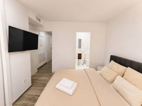 Apartment, 3 Bedrooms, Accessible, Balcony | Room amenity