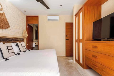 Family Apartment, Balcony | In-room safe, iron/ironing board, WiFi (free)