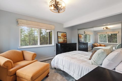 Luxury Chalet, 5 Bedrooms, Pets Allowed, Partial Lake View | Premium bedding, down comforters, desk, laptop workspace
